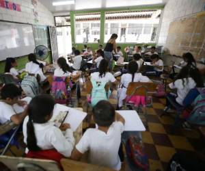 Sabillón señaló que esta situación refleja cómo la delincuencia organizada ha ampliado sus objetivos y ahora también dirige sus acciones hacia instituciones educativas.