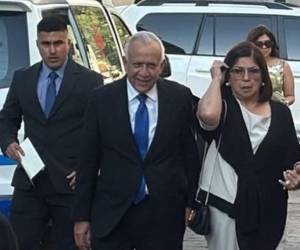 El expresidente del Congreso, Mauricio Oliva, estuvo presente en la juramentación de Juan Diego Zelaya.