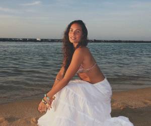 Isadora Sofía Figueroa es la segunda hija del cantante Chayanne, que este jueves lanzó el primer disco de su carrera como artista: La isla, una propuesta alegre y sentimental con diferentes ritmos.