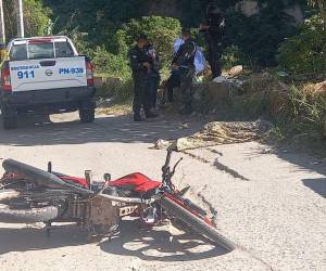 El cuerpo de la víctima quedó tirada en el pavimento de la colonia Nueva Suyapa de la capital.