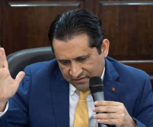 Cabe recordar que el presidente del CN, Tomás Zambrano, detalló ayer miércoles que los cuatro funcionarios —en proceso de juicio político— tendrán la oportunidad de defenderse ante el pleno hoy a la 1:00 de la tarde.