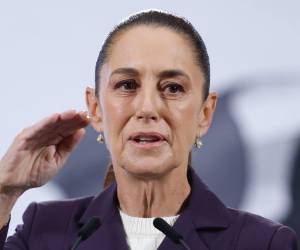 La presidenta de México, Claudia Sheinbaum, habla durante una rueda de prensa este miércoles, en Palacio Nacional de la Ciudad de México (México).