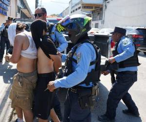 Las investigaciones apuntan a que los sospechosos se movilizaban en una mototaxi al momento de la detención, la cual se encontraba en el lugar del operativo.