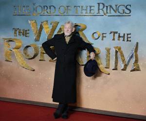 “No dejaré que otro se ponga el sombrero de Gandalf si puedo evitarlo”, ha dicho Sir Ian McKellen sobre su regreso para dar vida al mago.