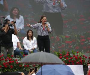 Momento en que Rixi Moncada brindaba su discurso en el marco del aniversario del golpe de Estado de 2009.