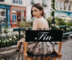 Lily Collins terminó este viernes su último día de rodaje como Emily Cooper, protagonista de Emily en París, y despidió al personaje que interpretó durante siete años y seis temporadas con una extensa carta publicada en Instagram.