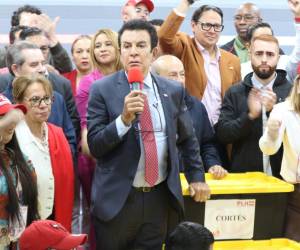 Nasralla reiteró que su rival tomó ventaja porque “ingresó solo actas de Lempira, Intibucá y La Paz, donde gana el Partido Nacional”.