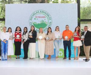 Douglas Arias y Gabriela Alvarado (Equipos Industriales), Vanessa Valladares (Walmart), Claudia Argueta y (Cruz Roja Hondureña), Sandra Tejada (Decoas), Jessica Bonilla (AMDC), Lynda Marín (Nestlé), Rocío Romero (Codis), Jerson Raudales (World Vision), Daniela Aceituno (Reciclaje Diamante) y René Soto (Serna).
