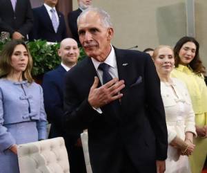 Con un llamado al trabajo inmediato y agradecimientos al CNE, Nasry Asfura marca el inicio de su gestión.