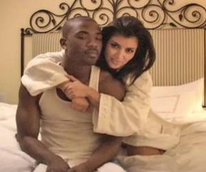 Kim Kardashian y Ray J acordaron en secreto, en 2023, dejar atrás para siempre el escándalo de su video íntimo. Ese acuerdo, que ambas partes mantuvieron bajo llave durante casi tres años, quedó expuesto este viernes 27 de marzo de 2026, cuando el medio especializado TMZ publicó el documento completo de nueve páginas.