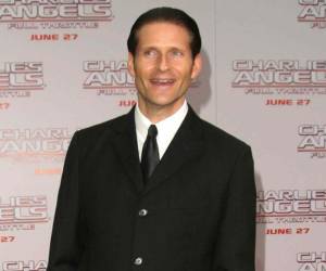 Una mujer identificada en documentos judiciales como Jane Doe ha interpuesto una demanda civil contra el actor Crispin Glover, conocido por interpretar a George McFly en Volver al futuro, de 61 años, ante el Tribunal Superior de California en el condado de Los Ángeles.