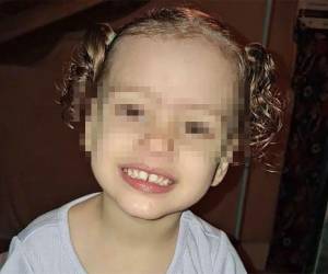 La menor fue encontrada en un área boscosa y declarada muerta en el lugar como consecuencia del ataque.