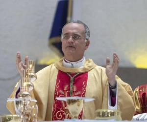 El obispo nicaragüense exiliado, Silvio Báez, alerta sobre la codicia y poder en Gobiernos totalitarios.