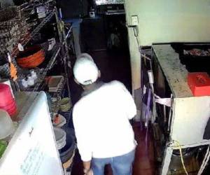 Los afectados solicitaron a las autoridades que utilicen el material audiovisual para identificar y capturar al responsable.