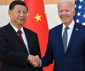 Los presidentes Biden y Xi Jinping mantuvieron una reunión en noviembre pasado. Ahora esperan reforzar los lazos con la visita de una delegación de alto rango.