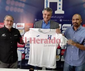 Diego Vázquez durante su presentación como DT de la Bicolor.