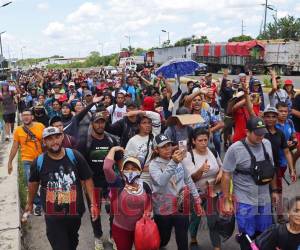 Mientras los gobiernos siguen improvisando en la generación de empleo, miles de hondureños migran a otros países.