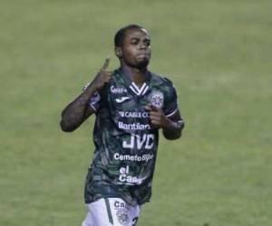 Por tercer partido consecutivo, el nombre del veloz delantero Edwin Solani no volvió a aparecer, tampoco el del lateral Elmer Guitty.