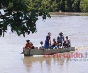 Siguen tapados por el agua, en muchos sectores de El Progreso y en Cortés las crecidas de los ríos Ulúa y Chamelecón mantienen las inundaciones.