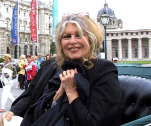 El presidente de Francia, Emmanuel Macron, recordó este domingo a la actriz y cantante Brigitte Bardot, fallecida los 91 años, y recordó que encarnaba una vida de libertad que aportó un brillo universal a Francia.