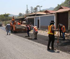 La SIT comenzó trabajos de pavimentación en la colonia Villeda Morales con una inversión superior a a los 43 millones de lempiras. Son 5.5 kilómetors desde Loamas de Toncontín hasta la Villeda Morales.