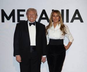 Tras su aparición en la Bolsa de Nueva York, la primera dama lanza una historia de esperanza y redención que promete sacudir la taquilla estadounidense este jueves.