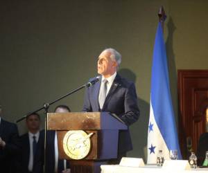 El mandatario brindó un discurso en el que prometió seguridad para los periodistas.