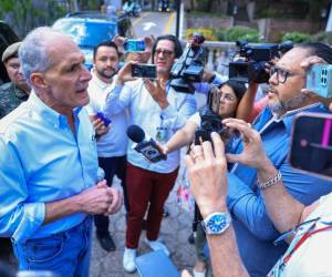 El presidente de la República, Nasry Asfura Zablah, atendió de forma sorpresiva esta tarde, a los periodistas acreditados en Casa Presidencial, donde abordó diversos temas de interés nacional.