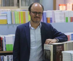 “La belleza no es un lugar donde van a parar los cobardes”, repite citando a Gamoneda, una frase que ha convertido casi en su ética personal