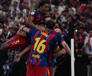 El Barcelona llega al juego ante Racing luego de ganar la Supercopa de España.