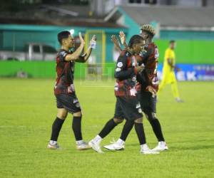 Imágenes del desarrollo del partido.