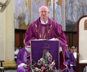 Leninham pidió a la población orar para que los políticos se sienten a dialogar y solventen la crisis en el país.