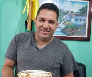Becker Abdiel Guiroz Méndez, quien laboraba como maestro en el Instituto Xiomara Castro, fue interceptado y atacado a balazos cuando se conducía en motocicleta por El Porvenir.