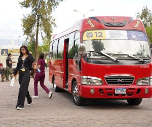 Los estudiantes de la Universidad Nacional Autónoma de Honduras (UNAH) son beneficiados con transporte gratuito en diferentes sectores de la capital.