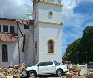 Carros destrozados, viviendas derrumbadas y personas en shock; estas son algunas de las primeras imágenes del terremoto de 7.7 grados que sacudió a Panamá este viernes 9 de octubre.