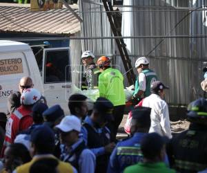 Los primeros cadáveres ya fueron trasladados hasta la morgue capitalina.