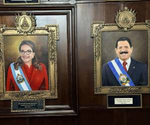 Así luce el retrato de Xiomara Castro en Casa de Gobierno junto al de Manuel Zelaya.