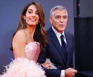 Amal y George Clooney, junto a sus mellizos tienen ahora nacionalidad francesa. Francia justifica concesión por la contribución del actor en reforzar la imagen de ese país.