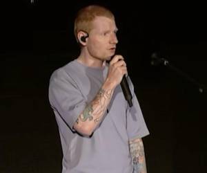 Tras la polémica expulsión del rapero Macklemore por sus expresiones propalestinas, Ed Sheeran retomó su gira en Estados Unidos con un contundente discurso en el que calificó la situación en Gaza de catastrófica, mientras el debate sobre la libertad de expresión sacude los escenarios norteamericanos.