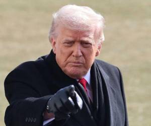 Trump asegura que la flota enviada a Irán está lista para actuar como en Venezuela.