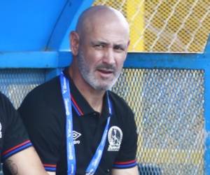 Eduardo Espinel nuevamente salió molesto de un juego ante Génesis.