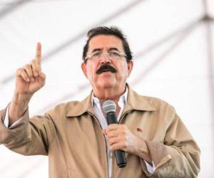 El expresidente Manuel Zelaya Rosales en una de sus comparecencias desde Casa Presidencial.