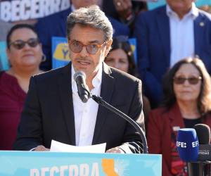 El actor mexicano alertó sobre los ataques e intimidaciones que enfrenta la comunidad latina en Estados Unidos.