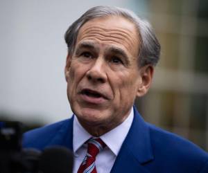 El gobernador de Texas, el republicano Greg Abbott, advirtió a las personas que serán detenidas.