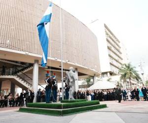 El Día de la Bandera Nacional se conmemora en Honduras cada 1 de septiembre, de acuerdo con un decreto oficial emitido en 1995 durante el Gobierno del expresidente Carlos Roberto Reina.
