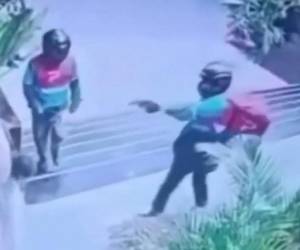 Desde el hospital, donde confesó que está en su primer mes de embarazo de Cerimedo, la mujer reveló que sobrevivió gracias a que fingió estar muerta para que ya no le dispararan más.