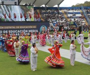 Mucho color y patriotismo se vivió durante el show folclórico de la Villa de las Niñas. Aquí las imágenes.