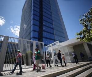 En la actualidad, el flujo de personas en el Centro Cívico Gubernamental es reducido en comparación a años anteriores.