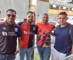 Desde San Pedro Sula, este grupo de aficionados viajó hasta la ciudad de Alajuela para presenciar la final entre Alajuelense y Olimpia de manera presencial.