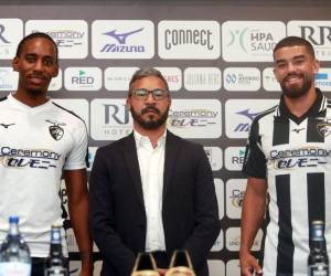 Bryan Róchez se mostró contento en su presentación con el Portimonense de la Primeira Liga de Portugal.
